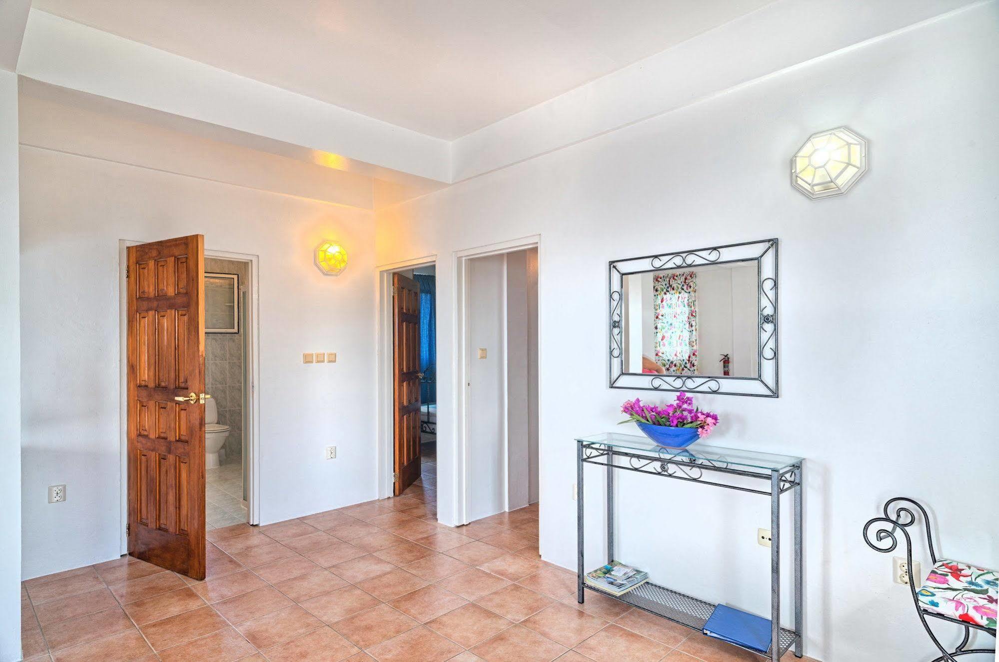 Caribbean Sea View Holiday Apartments Méro エクステリア 写真